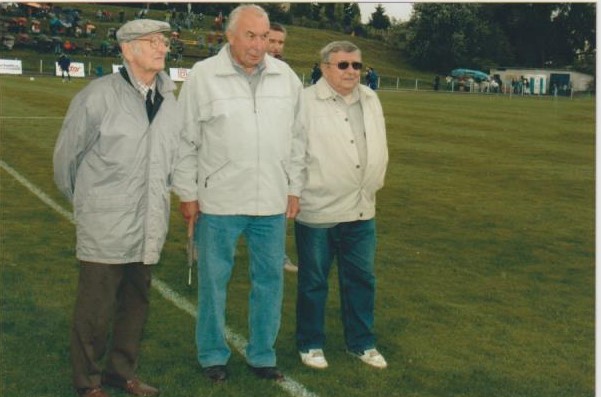 Oslavy 100 let fotbalu ve Dvoe Krlov n/L v r. 2006 - Zleva Stanislav Blovsk, Jaroslav Bro, Ji Cerman